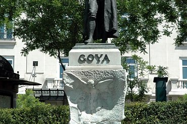 Madryt-Hiszpania- na placu przed Muzeum Paseo del Prado #MADRYT #MIASTA #POMNIKI