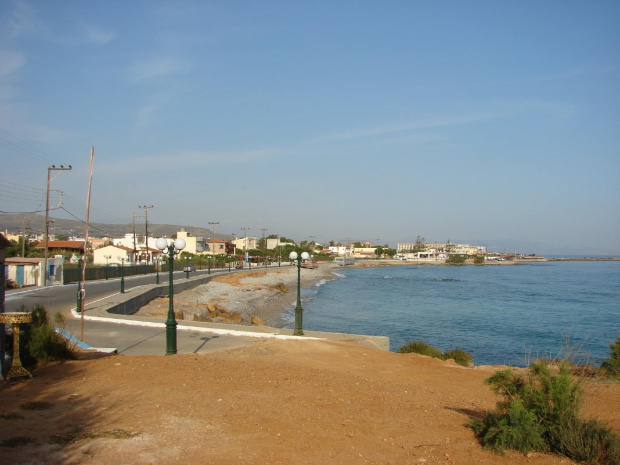Kato Gouves promenada wzdłuz zatoki #KatoGouves #Kreta #morze #plaże #Sevini #Grecja #zatoka #kozy