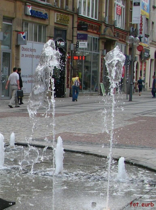 wodne fantazje
nowa fontanna na ul, Oławskiej #fontanna #wodotrysk #woda #wrocław