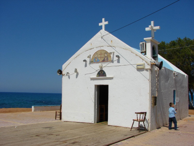 Kato Gouves przepiękna kapliczka nad zatoką #KatoGouves #Kreta #morze #plaże #Sevini #Grecja #zatoka #kozy