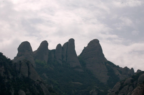 MONTSERRAT-HISZPANIA - masyw górski w Katalonii #MONTSERRAT #GÓRY #KLASZTOR