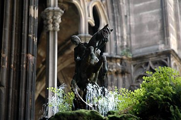 Barcelona-hiszpania-krużganki katedry św.Eulalii #BARCELONA #MIASTA #KATEDRY #KRUŻGANKI