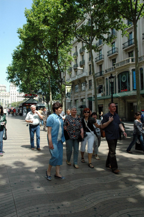 BARCELONA-HISZPNIA-La Rambla słynna, ruchliwa ulica w centrum Barcelony #BARCELONA #MIASTA #ULICE