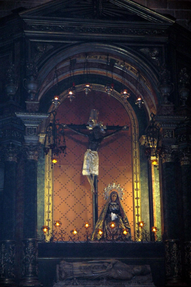 Barcelona-Hiszpania Katedra Świętej Eulalii -Krzyż z bitwy pod Lepanto #BARCELONA #MIASTA #KATEDRY