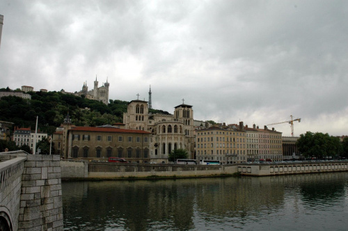 Katedra w Lyonie, a na wzgórzu Bazylika Notre-Dame de Fourvire #lyon #miasta #katedry #bazyliki