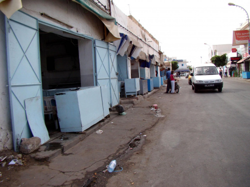 Tunezja - "aleja" kantorów w Ras Jedir