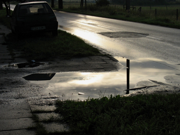... a po burzy wyjrzało słońce :) #droga #kałuża