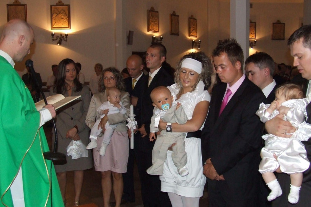 Uroczystość chrztu Marcela i kilku innych dzieci w Staszowie #chrzciny