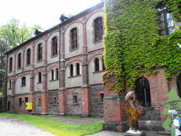 Gołuchów, lato 2009, Ośrodek Kultury Leśniej i zamek w Gołuchowie, Wielkopolski Park Narodowy