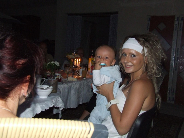 Marcelek z mamą podczas przyjęcia po chrzcinach.. #chrzciny