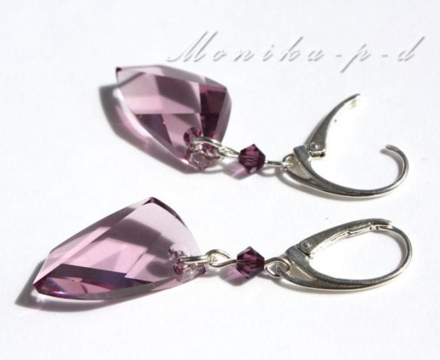 634. SWAROVSKI kryształy w kolorach Amethyst i light amethyst - kolczyki 5cm
duży kryształ wielkości 2cm
wykończenie srebro