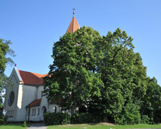 Kościół w Wirach pod Poznaniem, w stylu neoromańskim