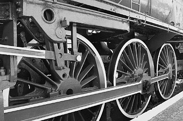 #pociąg #pociągi #lokomotywa #tor #tory #koła #stal #metal #para #woda