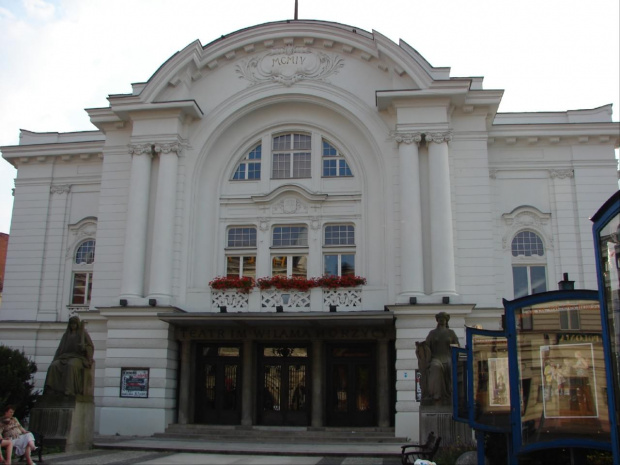 Teatr im. Wilama Horzycy. Zbudowany w stylu secesyjnym wg projektu wiedeńskich architektów Ferdynarda Fellnera i Hermana Helmera w 1904 r. #Toruń #zabytki