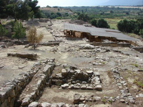 widok na równinę Messary i teren wykopalisk w Festos #Festos #Messary #Kreta