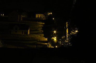 ... #nocne #żółto #wieś #gwiazdy #daleko #światło #lampy