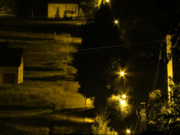 ... #nocne #żółto #wieś #gwiazdy #daleko #światło #lampy