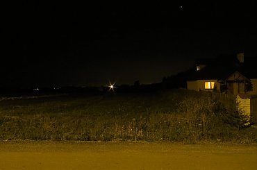 ... #nocne #żółto #wieś #gwiazdy #daleko #światło #lampy