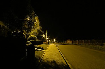 ... #nocne #żółto #wieś #gwiazdy #daleko #światło #lampy