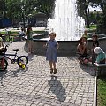 Nowa fontanna - radość dla dzieci i miłe miejsce na odpoczynek w upalne dni