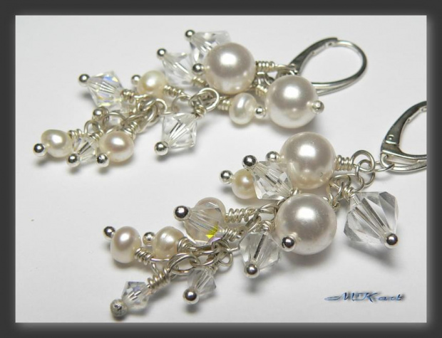 Komplet ślubny bransoletka kolczyki z perł naturalnych , pereł szklanych swarovskiego , kryształko swarovskiego ,bardzo delikaty . Komplet w kolorze bieli. 904 #BiżuteriaŚlubna #kolczyki #bransoletka #srebro #swarovski