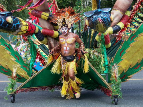 Carabana - Toronto 2009
Po - Rio de Janeiro w Brazylii, to najwiekszy karnawal i odbywa sie co roku w Toronto :) #Carabana #Toronto #Lato2009 #parada #Canada