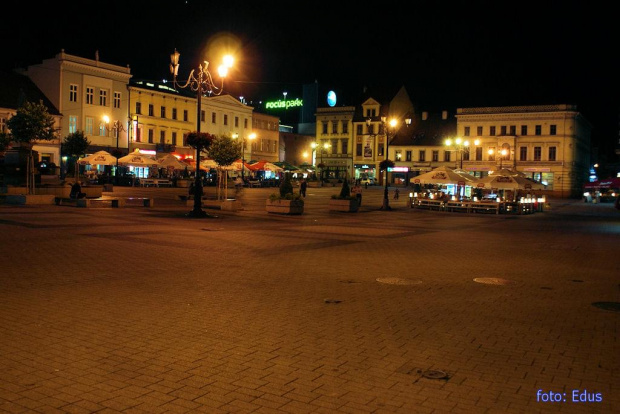 Jeszcze ostatnie spojrzenie na rynek tego wieczoru.