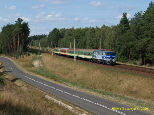 EU07-485 prowadzi ostatni w tym roku łącznik do pociagu Doker z Kołobrzegu do Bydgoszczy (Katowic). 31.08.2009 #kolej #PKP #lato #Piła #EU07