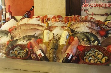 zabytki Rethimnonu - oferty kulinarne nadbrzeżnych restauracji #ZabytkiRethimnonu #restauracje #fontanny #plaże