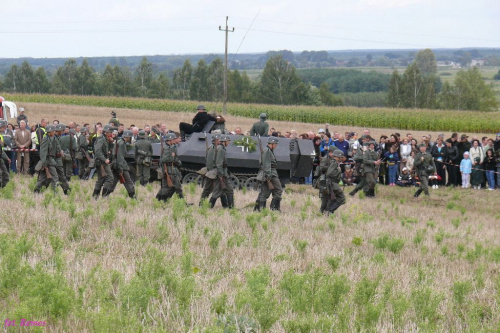 Inscenizacja bitwy pod Wizną - obrona schronu dowodzenia na Górze Strękowej. #StrękowaGóra #Wizna #Raginis