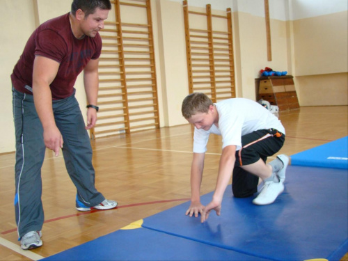 W poniedziałek 21 września odbyły się kolejne zajęcia Liceum Ogólnokształcącego-klasa wojskowa z samoobrony #Sobieszyn #Brzozowa #KlasaWojskowa