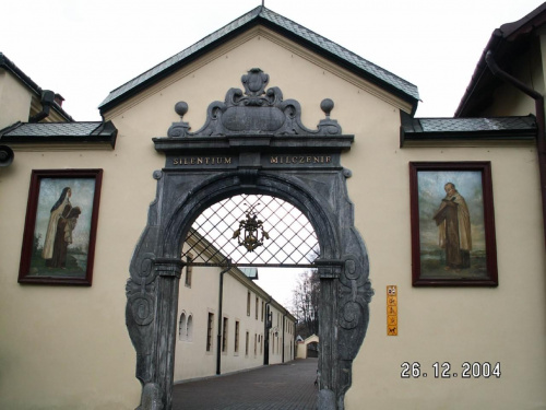 Dla Wiesieku Klasztor w Czernej. Zdjęcia z 2004 roku