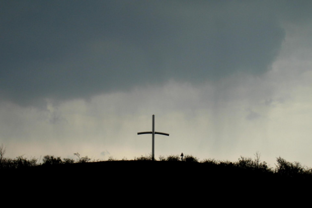 krzyż w chmurze deszczu #Matyska #góry #religia #krzyż