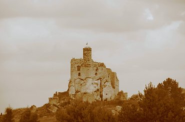 Zamek rycerski w Mirowie - Jura krakowsko-częstochowska #częstochowska #historia #jura #krajobraz #krakowsko #sepia #lezajsktm #Mirów #Polska #ruiny #widok #zabytki #zamek #zamki