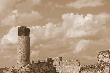 Zamek w Olsztynie #chmury #góry #historia #krajobraz #lezajsktm #zabytkiniebo #Olszytn #Polska #ruiny #sepia #skały #widok #zamek #zamki