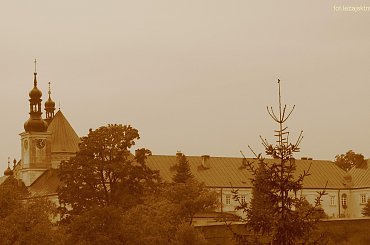 Klasztor o. Bernardynów w Leżajsku #bernardyni #bernardynów #klasztor #kościół #Polska #sepia #historia #krajobraz #lezajsk #lezajsktm #leżajsk #widok #zabytek #zabytki #jesień