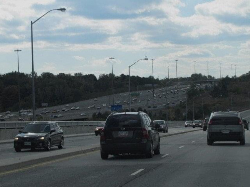 autostrada prowadzaca przez sam srodek Toronto #autostrada