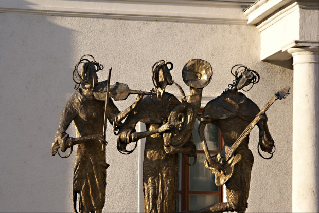 Regensburga - pomnik przed teatrem
