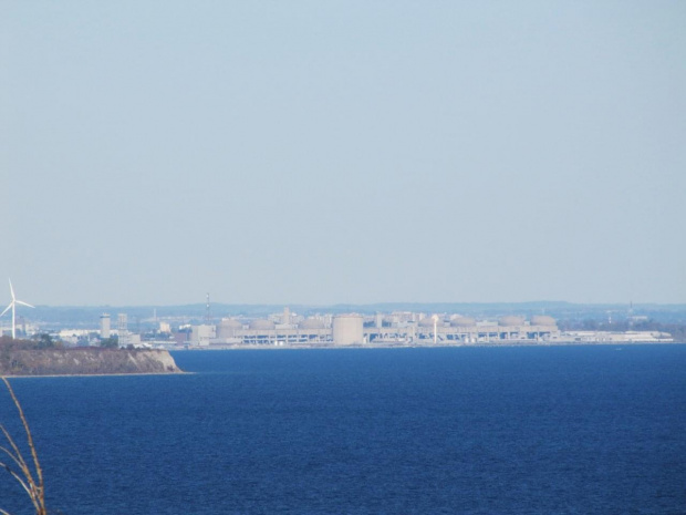 jezioro Ontario
-w dali widoczna jest elektrownia atomowa w Pickeringu.......oddalona ode mnie okolo 25 km #JezioroOntario #ElektrowniaAtomowa #Toronto #Pickering #Canada