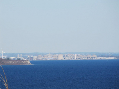 jezioro Ontario
-w dali widoczna jest elektrownia atomowa w Pickeringu.......oddalona ode mnie okolo 25 km #JezioroOntario #ElektrowniaAtomowa #Toronto #Pickering #Canada
