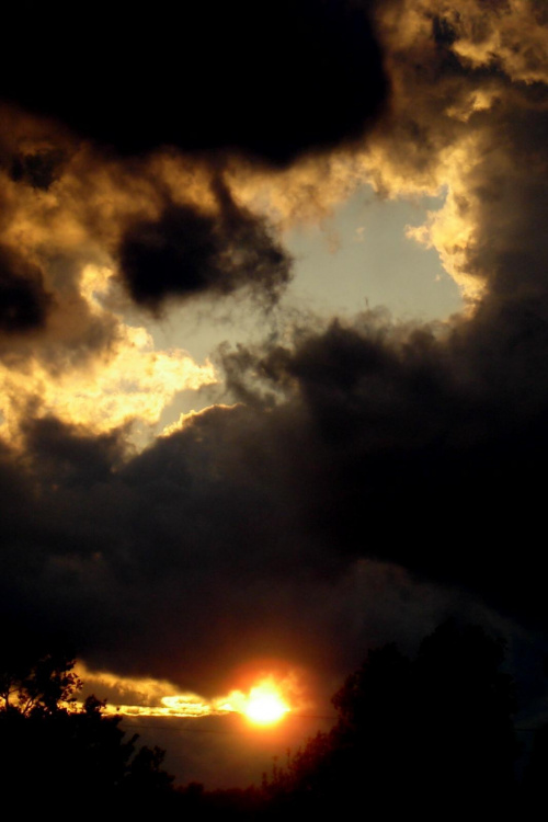 jedno z mroczniejszych zachodów słońca #ZachódSłońca #pejzaż #niebo