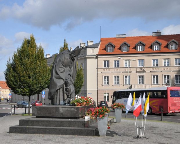 Kalisz - pomnik Jana Pawła II