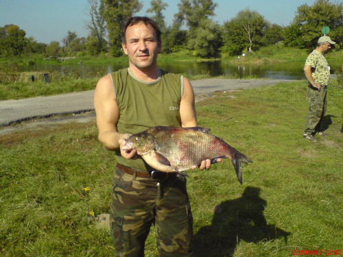 1 główka, pierwszy rzut i leszcz 3,64 kg (62 cm) ze swym pogromcą Jarkiem Kluczyńskim.