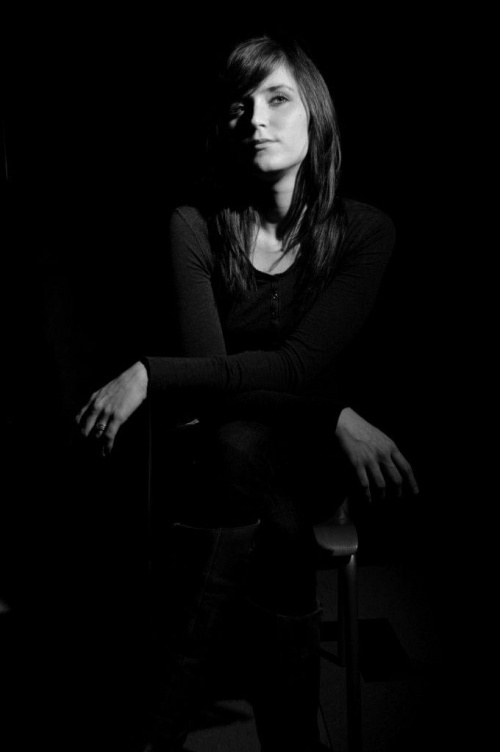 Ania portret na czarnym tle