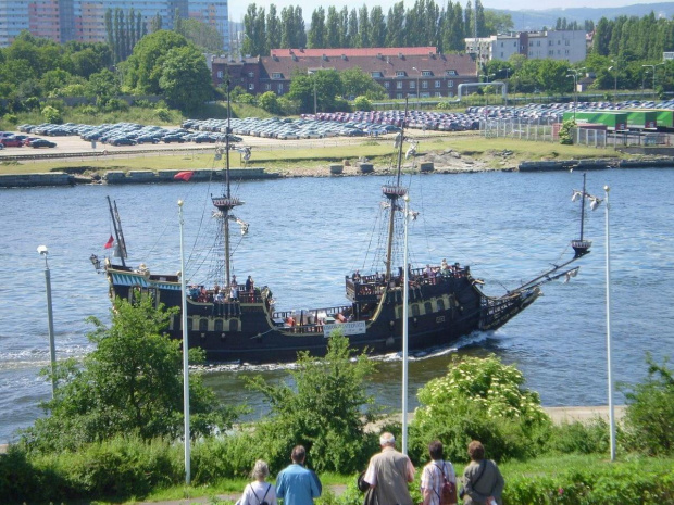 Port Gdańsk widziany z gdańskiego Westerplatte .