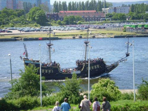 Port Gdańsk widziany z gdańskiego Westerplatte .