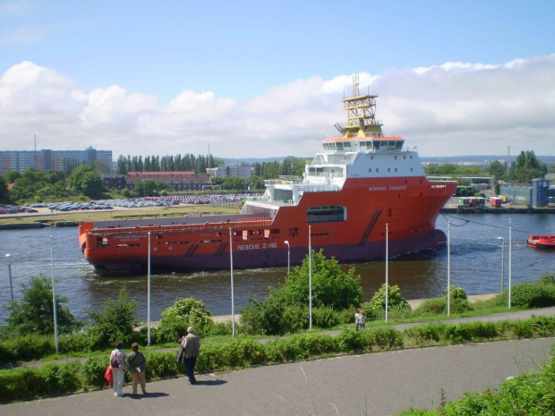 Port Gdańsk widziany z gdańskiego Westerplatte .