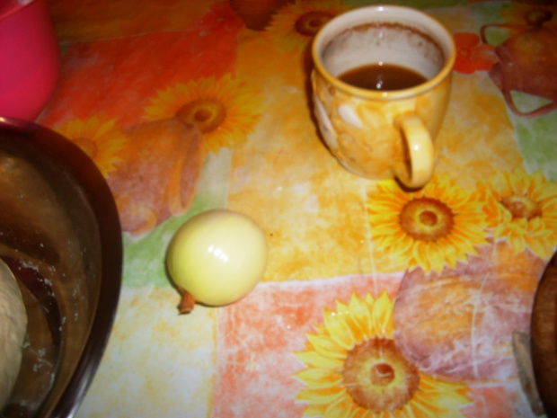 Kawa-lura, podgryzana cebulą....