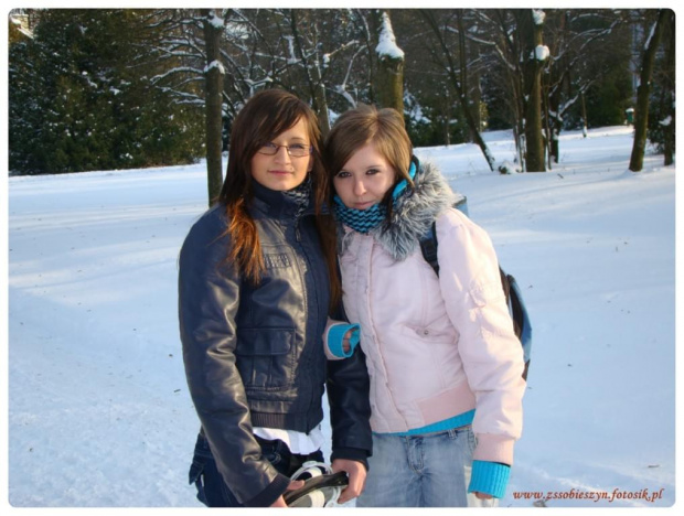 A kto wie czy za rogiem nie stoją Anioł z Bogiem....
Najlepsze życzenia z okazji Świąt Bożego Narodzenia i Nowego 2010 roku #Sobieszyn #Brzozowa