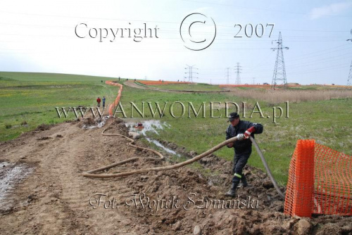 MOTOCROSS MISTRZOSTWA EUROPY w kl. 125 J. open Gdańsk 29.04.2007r.
www.ANWOMEDIA.pl